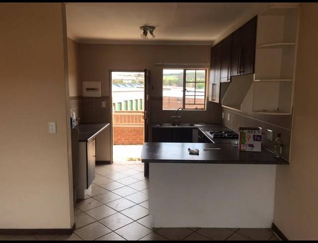 2 BEDROOM APARTMENT FOR SALE IN MOOIKLOOF RIDGE ESTATE